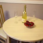 Champagne With Sauna Apartman *
